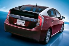Toyota-Prius-PHV-Rechargeable-2.jpg