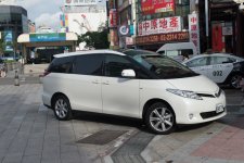 Taiwan_Toyota_Previa.jpg