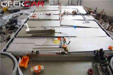 Tesla_S_85_Batterie_Chassis_Demontage.jpg