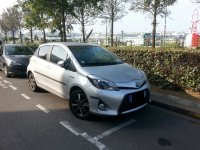 Toyota_Yaris_Hybride_Gris_Métallisé.jpg