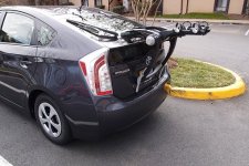 Toyota_Prius_3_Porte_Vélo_Thule_Raceway.jpg