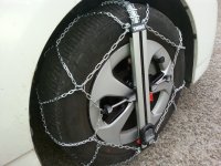 Thule_CU_9_080_Chaîne_Neige_Prius_3_installation.jpg