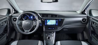 Toyota_Auris_2015_intérieur.jpg