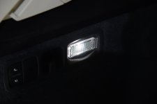 Audi_Q7_e-Tron_Quattro_intérieur_Coffre_éclairage_1.JPG