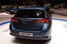 Toyota_Auris_hybride_2015_arrière.JPG