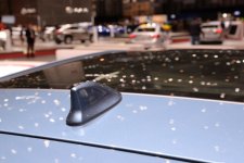 Toyota_Auris_hybride_2015_antenne_requin.JPG
