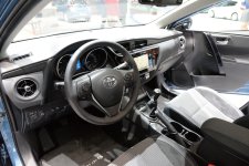 Toyota_Auris_restylée_2015_intérieur.JPG