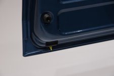 Toyota_Auris_hybride_2015_portière_amortisseur.JPG