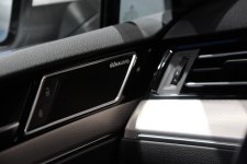 Volkswagen_Passat_GTE_haut_parleur.JPG