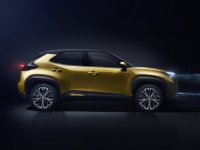 500_toyota-new-yaris-cross-profile-right.jpg