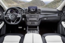 Mercedes_GLE_500_e_4matic_2015_intérieur.jpg