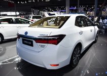 Toyota_Corolla_Hybride_1,5L_2015_2.jpg