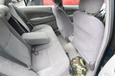 Toyota_Prius_1997_place_arrière.JPG