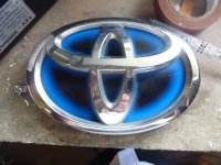 Tutoriel_Modification_emblème_Toyota_Rétroéclairé_2.JPG