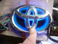 Tutoriel_Modification_emblème_Toyota_Rétroéclairé_5.JPG