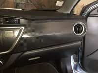 8-Tutoriel_Covering_Carbone_tableau_Bord_Toyota_Auris.jpg