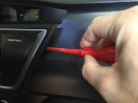 2-Tutoriel_Covering_Carbone_tableau_Bord_Toyota_Auris.jpg