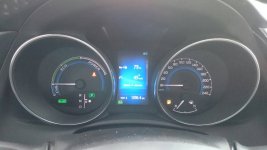 Toyota_Auris_HSD_2015_Compteur.jpg Toyota_Auris_HSD_2015_Compteur.jpg