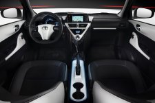 Toyota-iQ-EV-intérieur.jpg