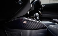 add-on-console-centrale-carbone-pour-audi-a1-8x.jpg