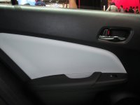 Toyota_Prius_4_2016_Portière_blanc.JPG