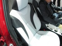 Toyota_Prius_4_2016_Siège_Cuir_Blanc.JPG