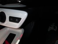 Toyota_Prius_4_2016_Touche_Mode_Céramique.JPG