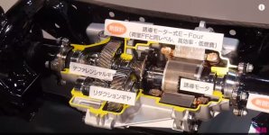 E-Four-Moteur-électrique-Toyota-Prius-4-2016.JPG