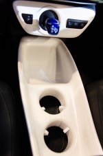 Toyota_Prius_4_2016_Porcelaine.jpg