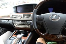 Lexus_LS600hL_2015_tableau_de_bord.JPG
