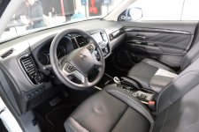 @hybridlife.org_Outlander_PHEV_2016_intérieur_1.JPG
