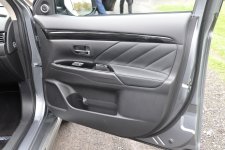 @hybridlife.org_Outlander_PHEV_2016_portière.JPG