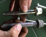 Boulon GT86 Comparaison Boulon d'origine.JPG