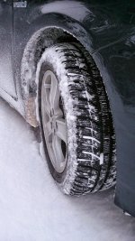 Pneu hiver TOYO Snowprox S943 sur neige.JPG