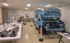 Toyota Yaris hybride Moteur démonté.jpg