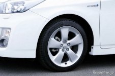 Toyota Prius 3 pneu Michelin Primacy 3 17 pouces.jpg