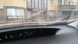 Toyota Prius lave glace.jpg