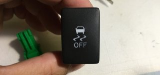 Bouton_Toyota_VSC_OFF_84988-48071.jpg