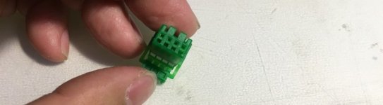 Connecteur_Toyota_VSC_OFF_ 82824-21030.jpg