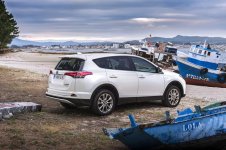 RAV4_Hybrid_26_Sept2015__mid.jpg