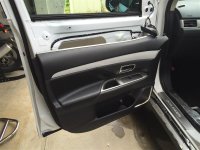 Mitsubishi_Outlander_PHEV_démontage_portière.jpg