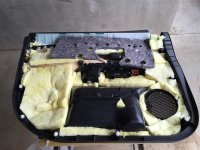 Mitsubishi_Outlander_PHEV_portière_garniture_AV_absorbant_1.jpg