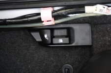 Prius 3 rechargeable commande trappe.jpg