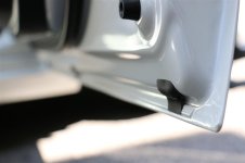 Prius 4 capuchon bas de portière.jpg