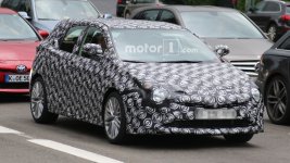 next-generation-toyota-auris-spy-photo.jpg
