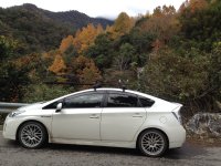 Yakima-Whispbar-barre-de-toit Toyota Prius.jpg