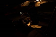 Prius 4 éclairage intérieur - plafonnier avant.jpg