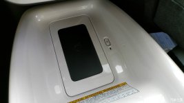 Prius Prime Chargeur téléphone sans fil.jpg