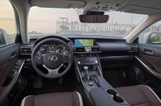 Lexus IS 300h 2017 - restylé - intérieur.jpg