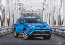 2017-toyota-rav4-hybrid-ajac-winner.jpg
